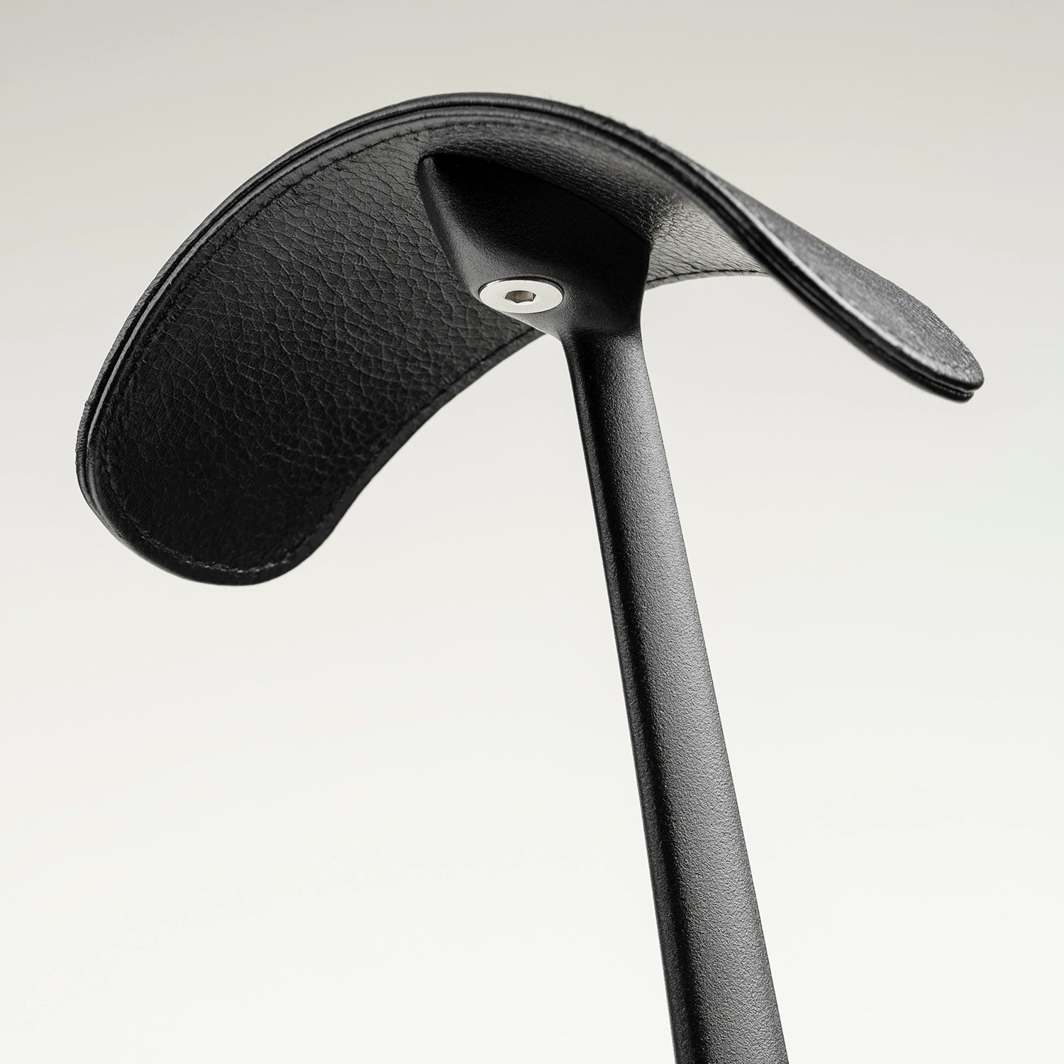 Meze Audio Manta Black premium built headphone stand details