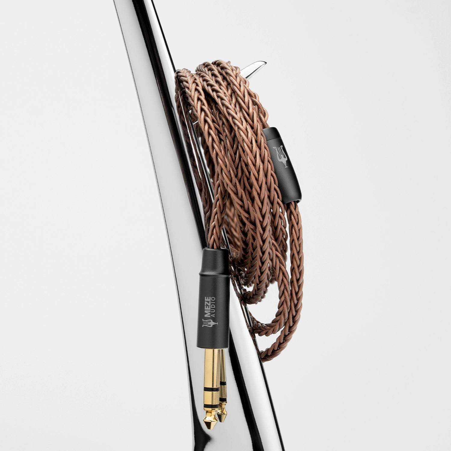 Premium built Meze Audio headphone stand Manta Chrome with Premium Copper Cable MINI XLR detail