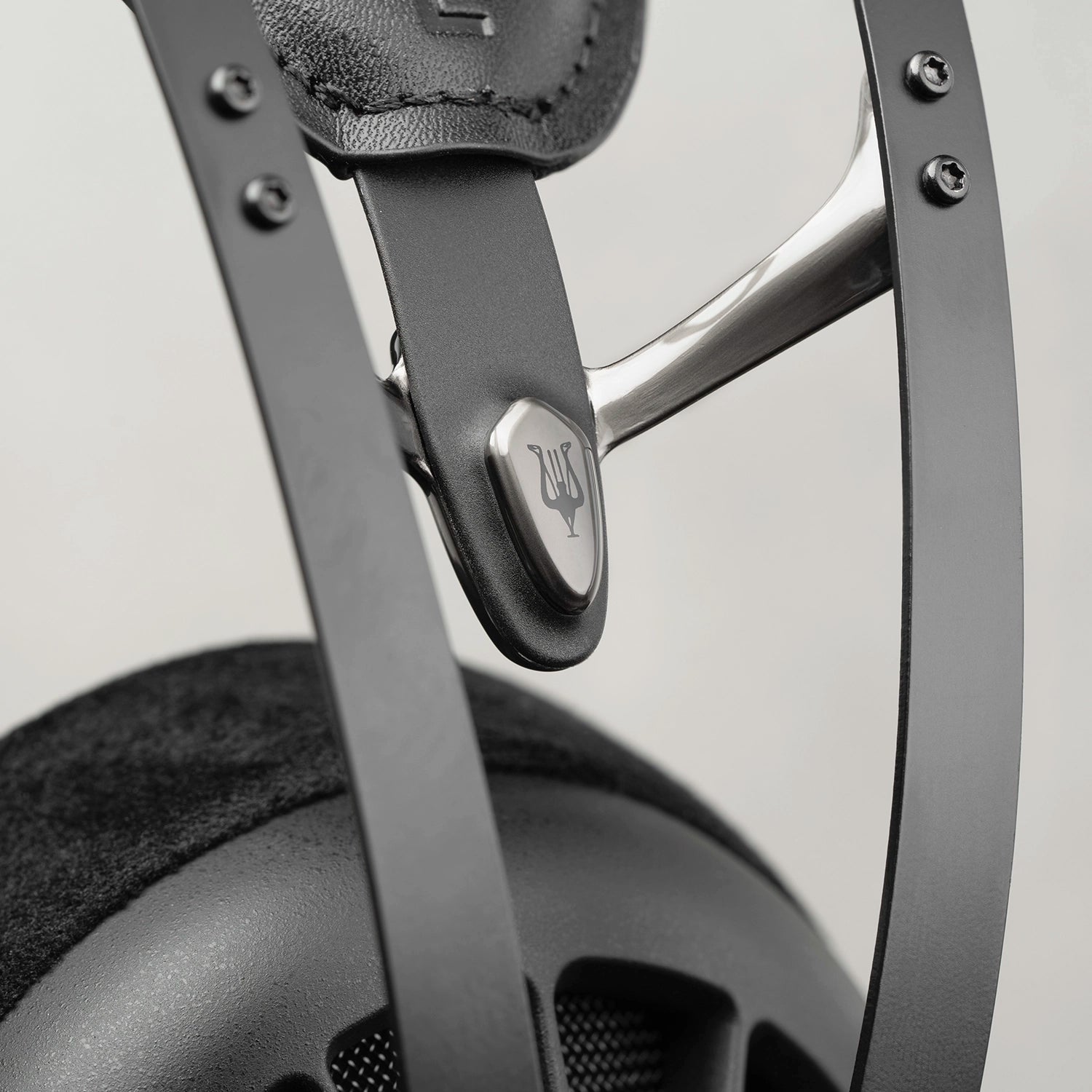 Meze Audio 105 AER premium open-back dynamic driver headphones detail