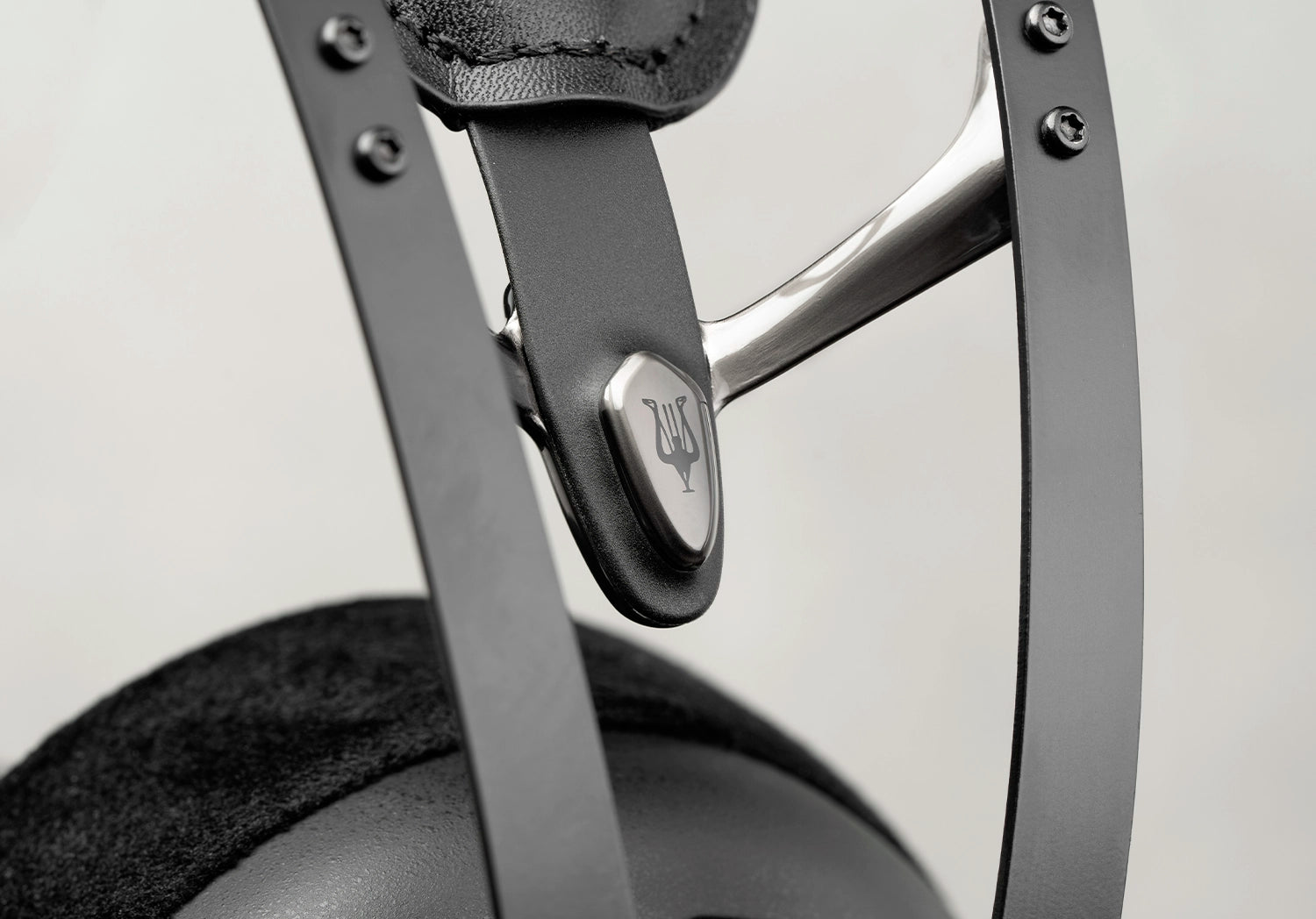 Meze Audio 105 AER premium open-back dynamic driver headphones detail