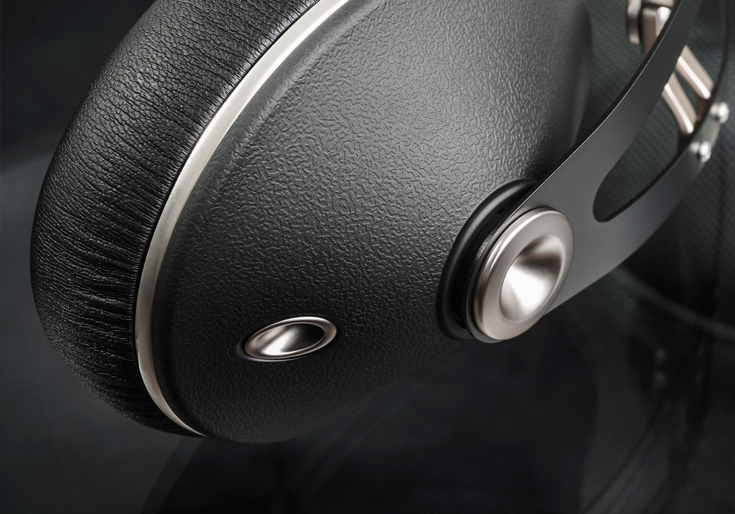 Meze Audio 99 NEO closed back audiophile headphones close-up cup view